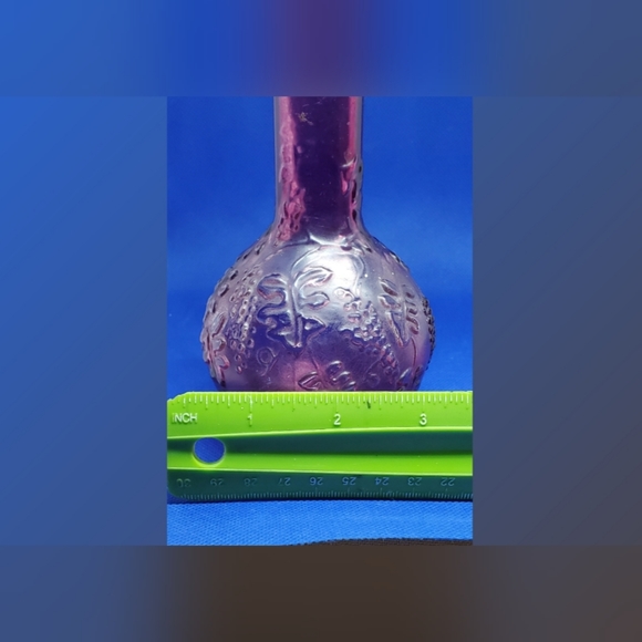 Skin So Soft Bottle by Avon, 1973 Bath Oil Decanter, Embossed Grape Vines EMPTY - Picture 11 of 11